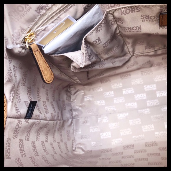 Michael Kors Hamilton Traveler Large Satchel Tote - Picture 7 of 16